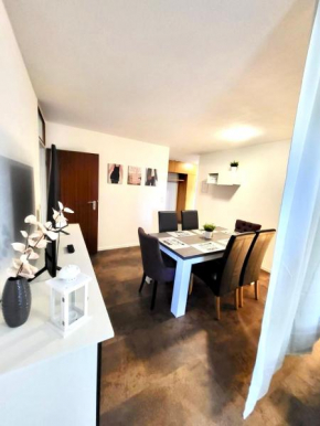 nJoy! Comfort & Spacious - Balkon - gratis WLAN - perfekt für Work & Travel